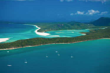 Luftaufnahme von Whitehaven Beach, Whitsunday Islands, Queensland, Australien - RUNF02263