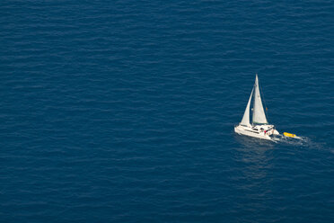 Aerial view of lonely boat, Great Barrier Beach, Queensland, Australia - RUNF02266