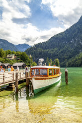 Festgemachtes Touristenboot, Königssee, Berchtesgadener Land, Deutschland - PUF01574