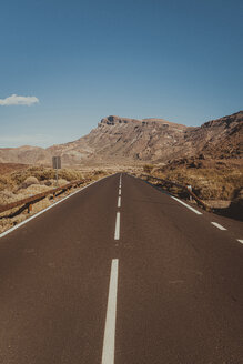 Leere Straße im Teide-Nationalpark, Teneriffa, Spanien - CHPF00534