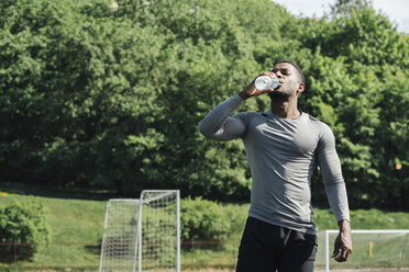 Sportsman drinking water - AHSF00401