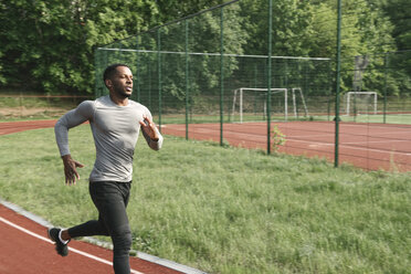 Sportler auf der Rennstrecke - AHSF00419