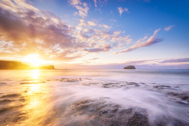 Bass Rock in der Ferne bei Sonnenuntergang, North Berwick, East Lothian, Schottland - SMAF01232