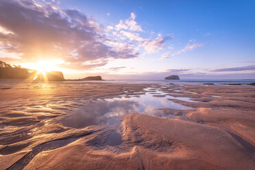 Bass Rock in der Ferne bei Sonnenuntergang, North Berwick, East Lothian, Schottland - SMAF01237