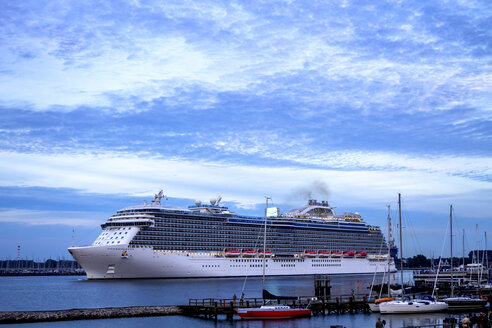 Cruise liner, Warnemuende, Rostock, Germany - PUF01603