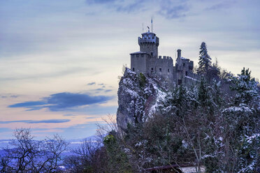Festung auf dem Monte Titano im Winter, San Marino - LOMF00873