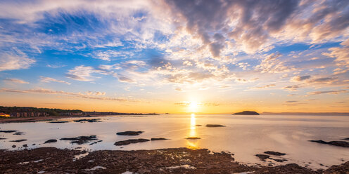 Sonnenuntergang über der östlichen Bucht, Firth of Forth, North Berwick, East Lothian, Schottland - SMAF01248