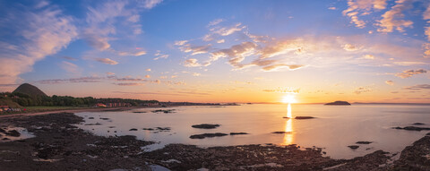 Sonnenuntergang über der östlichen Bucht, Firth of Forth, North Berwick, East Lothian, Schottland, lizenzfreies Stockfoto