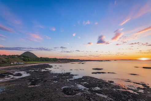 Sonnenuntergang über der Stadt, North Berwick, East Lothian, Schottland - SMAF01252