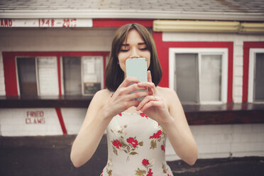 Caucasian woman taking selfie with cell phone - BLEF05787