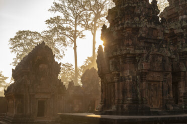 Banteay Srei-Tempel bei Sonnenuntergang, Angko, Siem Rea, Kambodscha - TOVF00126