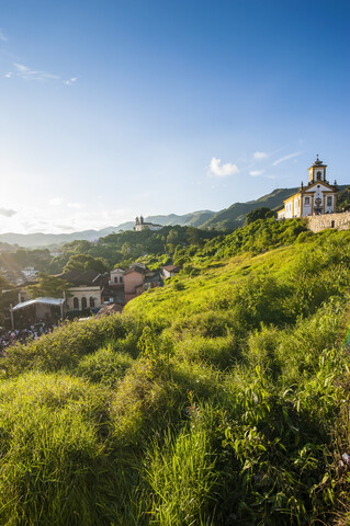 Kirchen auf dem Gipfel des Unesco-Weltkulturerbes Ouro Preto, Minas Gerais, Brasilien, lizenzfreies Stockfoto