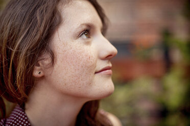 Close up of teenage girl looking up - BLEF05939