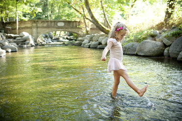 Girl splashing in park river - BLEF06069