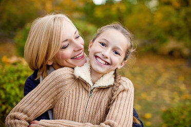Mother and daughter hugging outdoors - BLEF06392