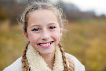 Close up of smiling girl - BLEF06396
