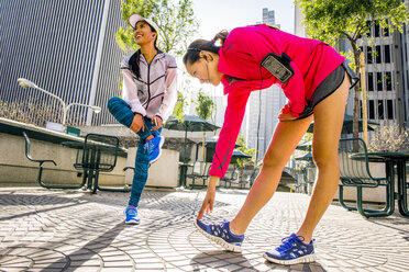 Runners stretching in urban park - BLEF06543