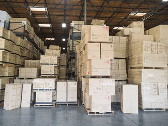 Cardboard boxes in warehouse - BLEF06566