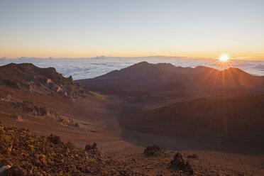 Krater des Haleakala im Haleakala-Nationalpark bei Sonnenaufgang, Maui, Hawaii - FOF10808