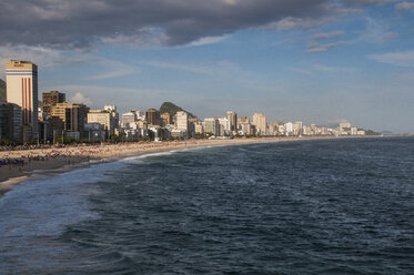 Strand von Ipanema bei Sonnenuntergang, Rio de Janeiro, Brasilien - RUNF02378