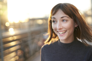 Portrait of laughing young woman at evening twilight - PNEF01570