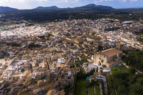 Stadtbild mit Pfarrkirche Transfiguracio del Senyor, Arta, Mallorca, Spanien - AMF07065