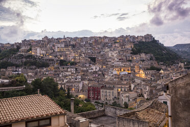 View from Ragusa Ibla to Ragusa Superiore at twilight, Ragusa, Sicily, Italy - MAMF00724