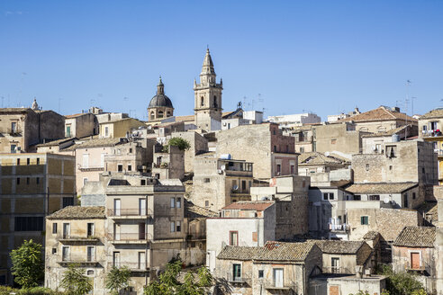 Blick auf Ragusa Superiore mit der Kathedrale, Ragusa, Sizilien, Italien - MAMF00731