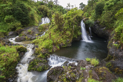 Blick auf die Hanawi-Fälle, Hana Highway, Maui, Hawaii, USA - FOF10826