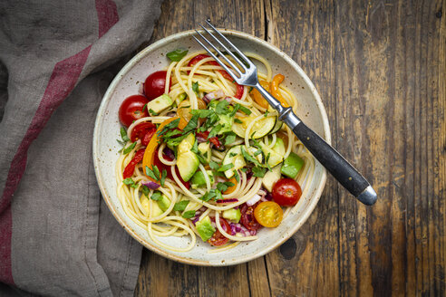 Spaghetti mit gegrilltem Gemüse, Paprika, Zucchini, Avocado, Tomate, Koriander - LVF08065