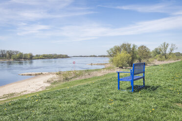 Bank an der Elbe, Viehle, Niedersachsen, Deutschland - KEBF01247