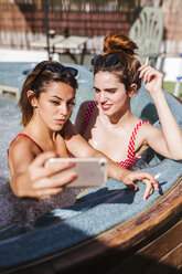 Two women taking a selfie in a jacuzzi - LJF00135