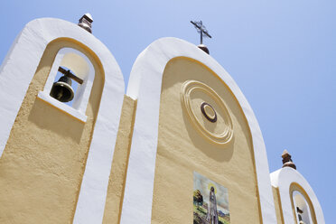 Außenfassade einer mexikanischen Kirche - MINF11137