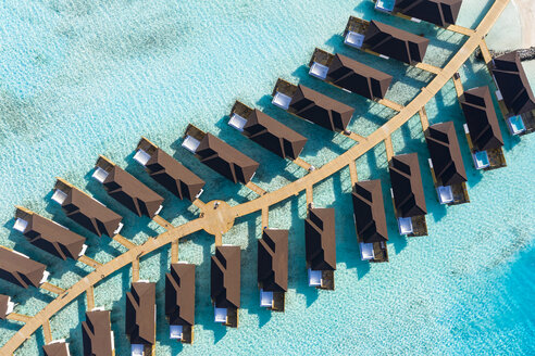 Wasserbungalows von oben, Süd Male Atoll, Malediven - AMF07107