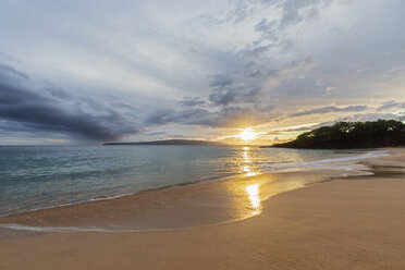 Big Beach bei Sonnenuntergang, Makena Beach State Park, Maui, Hawaii, USA - FOF10837