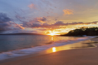 Big Beach bei Sonnenuntergang, Makena Beach State Park, Maui, Hawaii, USA - FOF10838