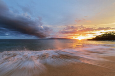 Big Beach bei Sonnenuntergang, Makena Beach State Park, Maui, Hawaii, USA - FOF10840