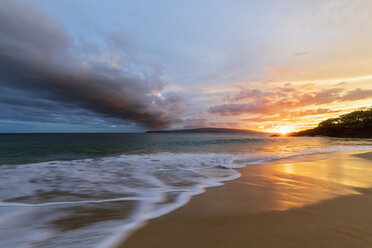 Big Beach bei Sonnenuntergang, Makena Beach State Park, Maui, Hawaii, USA - FOF10847