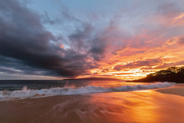 Big Beach bei Sonnenuntergang, Makena Beach State Park, Maui, Hawaii, USA - FOF10850