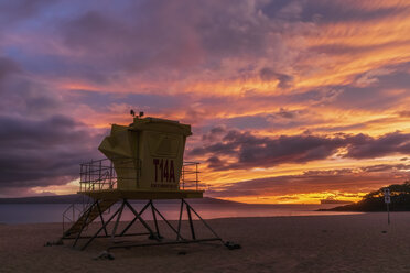 Lifeguard's Cabin at Big Beach at sunset, Makena Beach State Park, Maui, Hawaii, USA - FOF10852