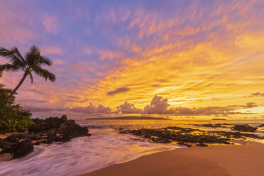 Secret Beach at sunset, Maui, Hawaii, USA - FOF10868