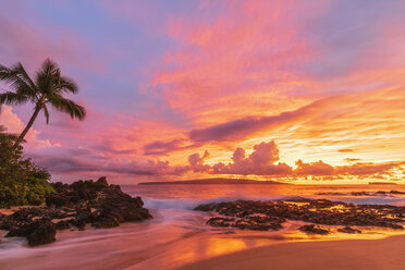 Secret Beach at sunset, Maui, Hawaii, USA - FOF10869