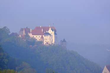 Burg Trausnitz bei Sonnenaufgang von der Carossahöhe aus gesehen, Landshut, Bayern, Deutschland - SIEF08647