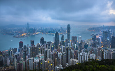 Skyline von Hongkong Central und Victoria Harbour, Hongkong, China - HSIF00661