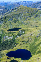 Luftaufnahme der zerklüfteten Berge im Fiordland National Park, Südinsel, Neuseeland - RUNF02439