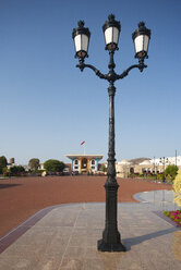 Straßenlaterne am Al Alam Palace, Regierungsviertel, Muscat, Oman - WWF05082