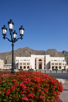 Straßenlaterne am Al Alam-Platz, Finanzministerium, Regierungsviertel, Muscat, Oman - WWF05086