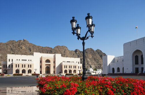 Straßenlaterne am Al Alam-Platz, Finanzministerium, Regierungsviertel, Muscat, Oman - WWF05087