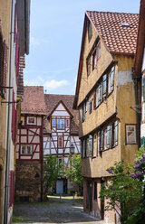 Timber-framed houses in the old town, Tuebingen, Baden-Wuerttemberg, Germany - MRF02023