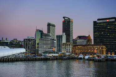 Skyline of Auckland at dusk, New Zealand - RUNF02565